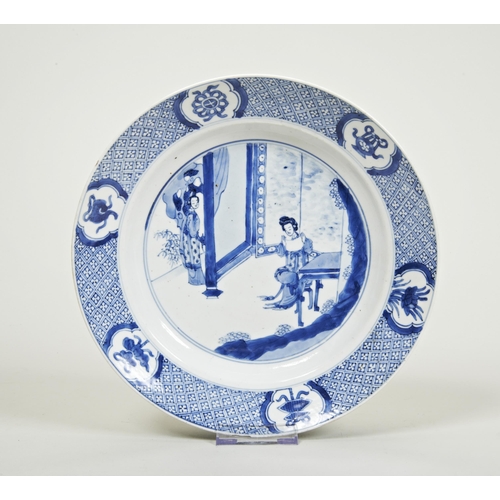 2139 - A CHINESE BLUE AND WHITE 'LONG ELIZA' DISHKANGXI SIX CHARACTER MARK AND OF THE PERIOD26.5cm diam... 