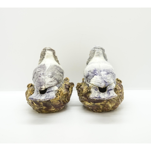 1160 - A PAIR OF PEARLWARE NESTING DOVE BOXESCirca 1820, 18cms long