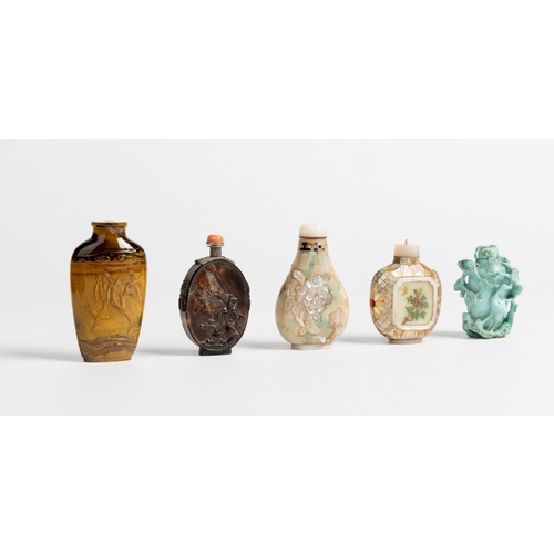 2155 - A GROUP OF FIVE CHINESE SNUFF BOTTLES19TH / 20TH CENTURY5cm - 7cm high