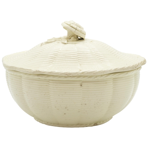 1177 - A WEDGWOOD CREAMWARE BASKETWEAVE COVER DISH18th century, 9cms wide