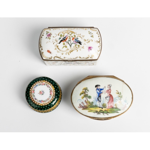 1944 - A CONTINENTAL ENAMEL OVAL BOXLATE 18TH / EARLY 19TH CENTURY8cm wide; together with A SMALL FRENCH EN... 