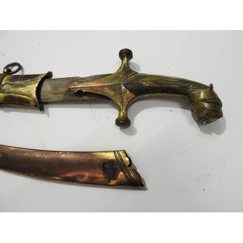 652 - AN 18TH/ 19TH CENTURY INDIAN 'CAPTURED' OFFICERS SWORD WITH TIGERS HEAD HILT AND BLADE, the top edge... 