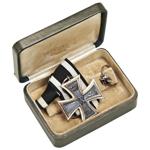 660 - GERMAN WWI IRON CROSS 2ND CLASS WITH ORIGINAL RIBBON, TOGETHER WITH AN IRON CROSS RING.