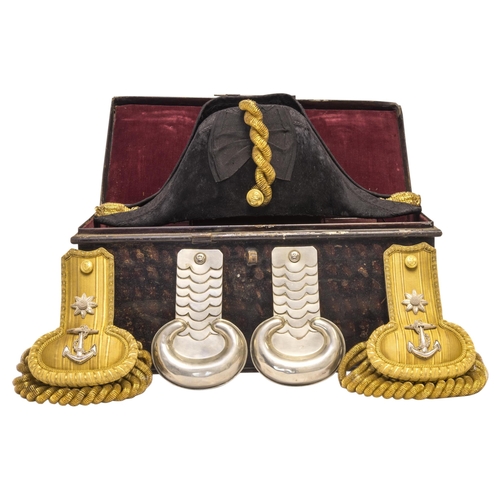 674 - A GEIVE MATTHEWS AND SEAGROVE LTD. NAVAL BICORN HAT AND EPAULETTES in a velvet lined tin transit cas... 