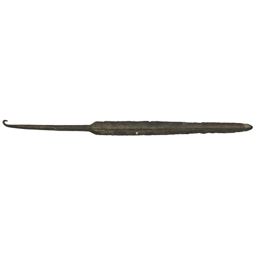 695 - A LURISTAN BRONZE SPEAR HEAD OF LONG SLENDER FORM39cms long