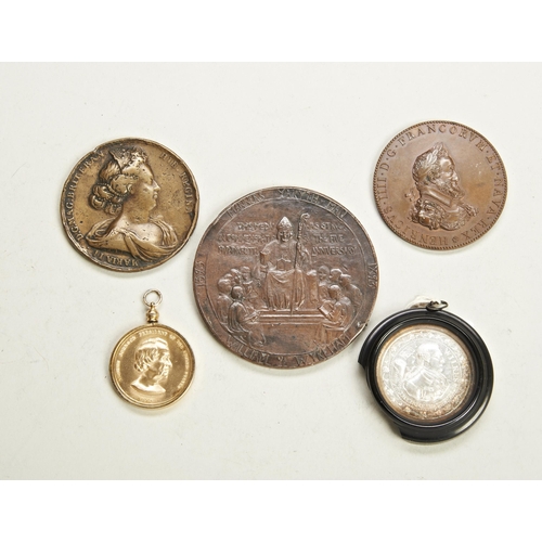 781 - HENRI IV BIRTH OF DAUPHIN LOUSI XIII BRONZE RESTRIKE, Maria II bronze medal (worn), William of Wykeh... 