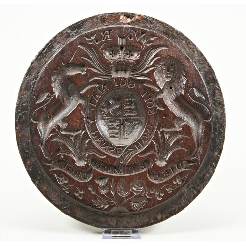 1798 - A VICTORIAN CARVED WOODEN MOULD OF THE ROYAL COAT OF ARMS WITH VR CIPHER.  36 cms diam         ... 