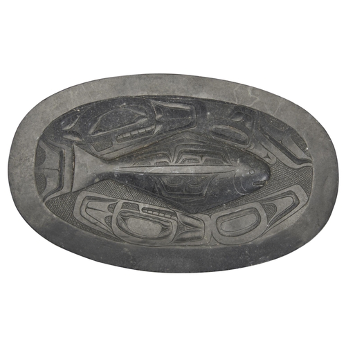 1350 - A HAIDA ARGILLITE PLAQUE OF OVAL FORM THE CENTER DECORATED WITH A STYLISH FLATFISH. 25.5 x 15.5cms