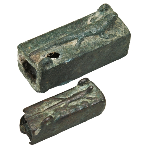 1306 - AN EGYPTIAN BRONZE VOTIVE MUMMIFIED LIZARD 'SARCOPHAGUS' CIRCA 500BC, The top cast with a lizard and... 