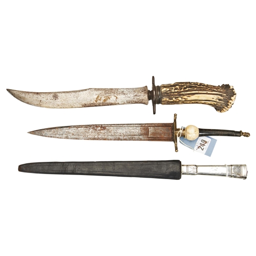 714 - A 17TH /18TH CENTURY SHORT HUNTING 'DAGGER'; with white metal hilt and leather scabbard, a continent... 