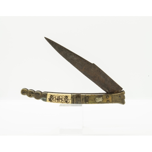 727 - A SPANISH NAVAJA, THE CASE WITH HORN AND BONE PANELS. (AF)18 cms folded