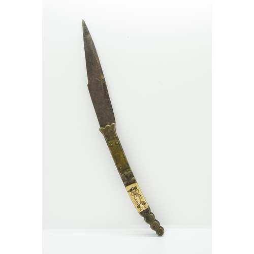 727 - A SPANISH NAVAJA, THE CASE WITH HORN AND BONE PANELS. (AF)18 cms folded