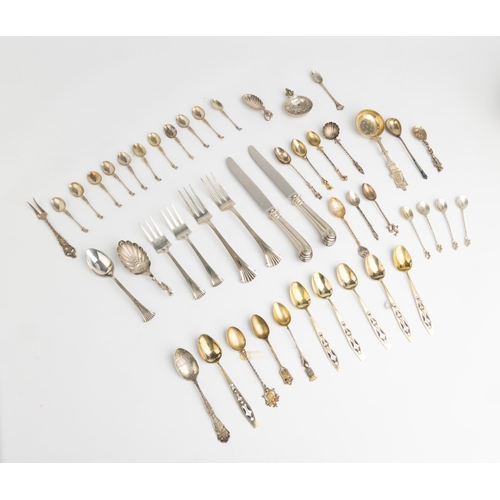 386 - A QUANTITY OF CONTINENTAL FLATWARE MOSTLY EARLY 20TH C.1155 g.