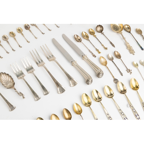 386 - A QUANTITY OF CONTINENTAL FLATWARE MOSTLY EARLY 20TH C.1155 g.