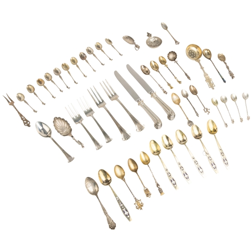 386 - A QUANTITY OF CONTINENTAL FLATWARE MOSTLY EARLY 20TH C.1155 g.