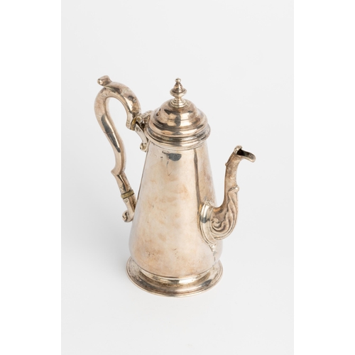 421 - A SMALL PLAIN GEORGE II COFFEE POT With a silver handle, marks rubbed.20.5 cm508 g.... 