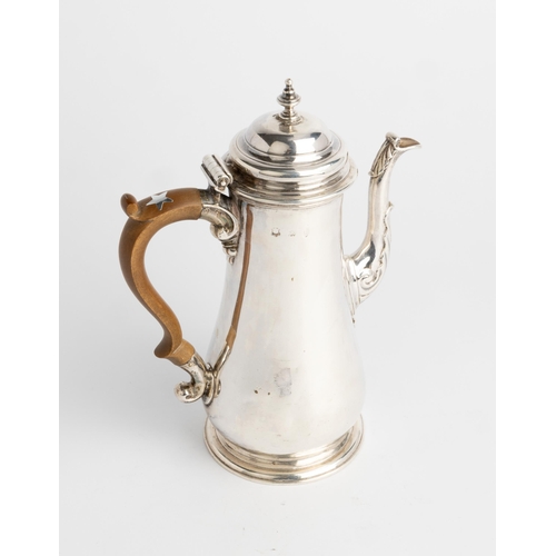 457 - A GEORGE II COFFEE POT, LONDON 1746 With a plain tapered baluster body and carved wooden handle.23 c... 