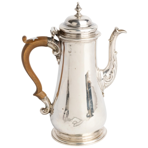 457 - A GEORGE II COFFEE POT, LONDON 1746 With a plain tapered baluster body and carved wooden handle.23 c... 