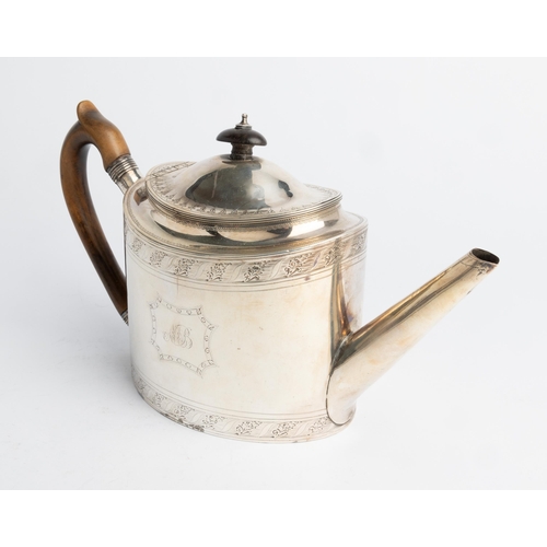 463 - A LARGE OVAL TEAPOT, LONDON 1793 Engraved with bands of decoration and escutcheons on both sides.29 ... 