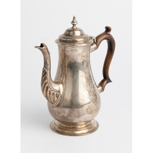 465 - A GEORGE II STYLE COFFEE POT, LONDON 1891.19 cm.386 g.