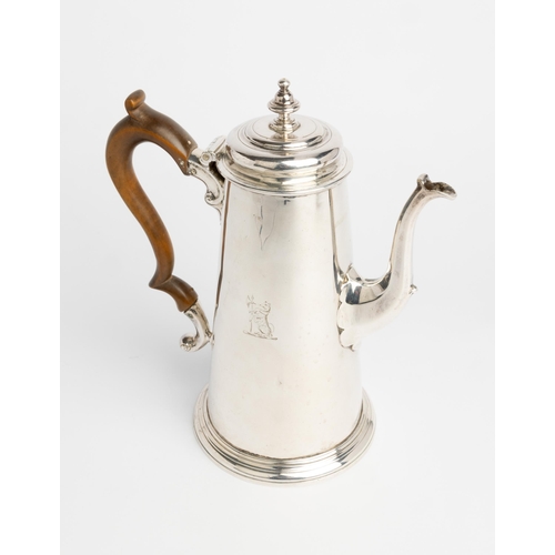 477 - A GEORGE II STYLE COFFEE POT, LONDON HALLMARK22.5 cm.649 g.