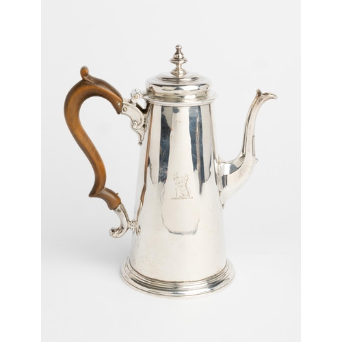 477 - A GEORGE II STYLE COFFEE POT, LONDON HALLMARK22.5 cm.649 g.