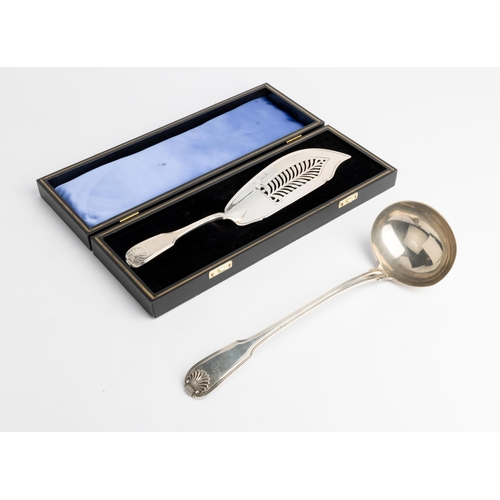 492 - A GEORGE III FIDDLE & SHELL PATTERN FISH SLICE IN A FITTED CASE, LONDON 1819 Together with a hea... 