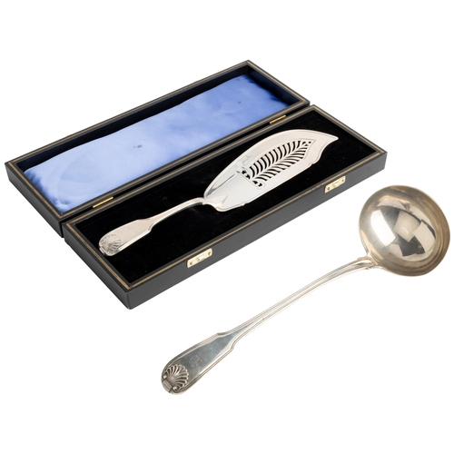 492 - A GEORGE III FIDDLE & SHELL PATTERN FISH SLICE IN A FITTED CASE, LONDON 1819 Together with a hea... 