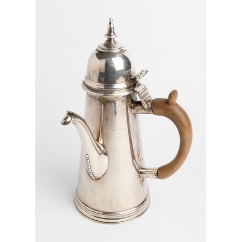 511 - A QUEEN ANNE STYLE COFFEE POT, BRITANNIA STANDARD, LONDON 190623 cm.595 g.