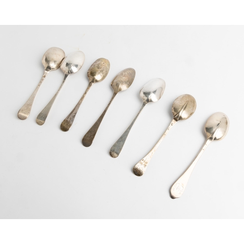 565 - A DOG NOSE SPOON, LONDON 1711 Together with a Rattail spoon and five slightly later Hanovarian spoon... 