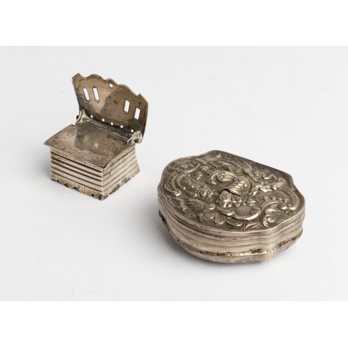 375 - A RUSSIAN SALT THRONE, MOSCOW C.1890 Together with an escutcheon shaped Ottoman snuff box C.18005 cm... 