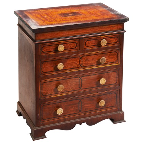 1727 - A FINE MINIATURE EDWARDIAN SATINWOOD AND INLAID CHEST OF DRAWERSCIRCA 190525.5cm wide, 28cm high, 16... 