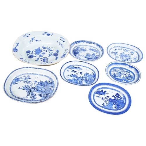 2092 - A GROUP OF SIX CHINESE EXPORT BLUE AND WHITE SERVING DISHESQING DYNASTY, 18TH CENTURYlargest 30cm, s... 