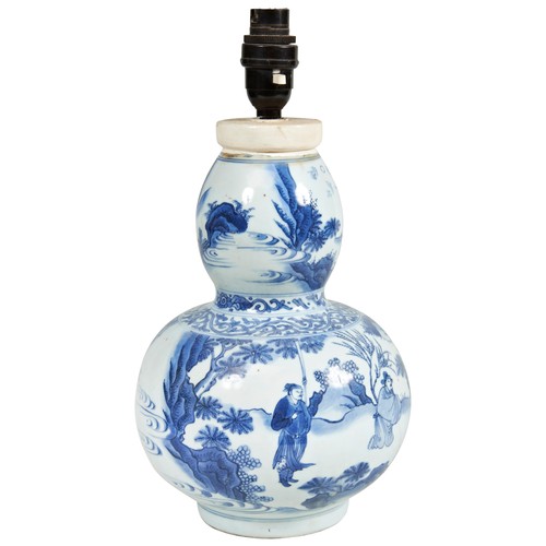 2098 - A CHINESE BLUE AND WHITE DOUBLE-GOURD VASETRANSITIONAL PERIOD, CIRCA 1640converted to a lamp26cm hig... 