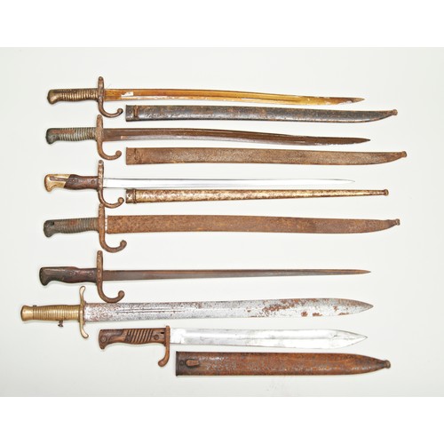 597 - A FRENCH WWI BAYONET AND SEVEN OTHER BAYONETS. ALL DEGRADED.