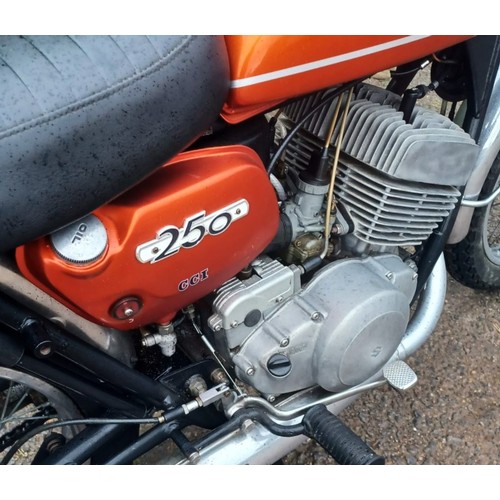 64 - 1972 Suzuki T250 J HustlerRegistration Number: GUG 976KFrame Number: T250-44202- Two registered owne... 