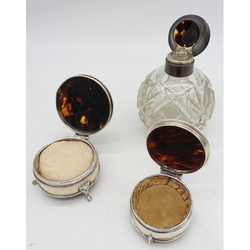 517 - TWO SILVER TORTOISE SHELL MOUNTED RING BOXES, the cover of one decorated with ribbon tied festoons, ... 