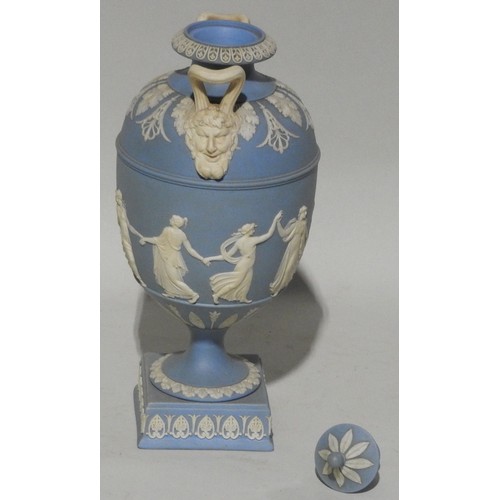 331 - A FINE WEDGWOOD JASPERWARE OVIFORM VASE, LATE 19TH / EARLY 20TH CENTURY, with finial surmounted lid,... 