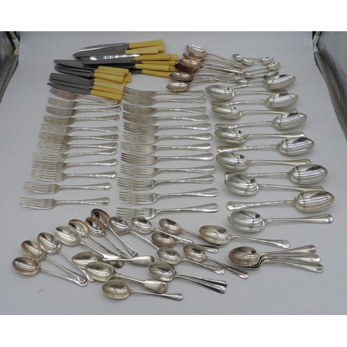 558 - A SILVER CUTLERY SERVICE COMPRISING 24 FORKS IN TWO SIZES, 24 SPOONS IN TWO SIZES, ASSORTED SILVER T... 