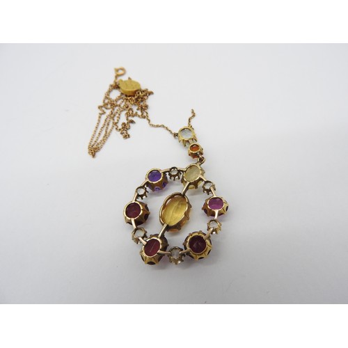 521 - AN EDWARDIAN GEM SET YELLOW METAL PENDANT set with amethyst, quartz and garnet. Chain broken.