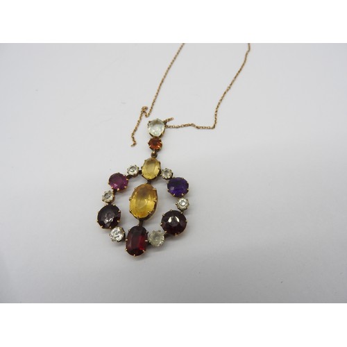 521 - AN EDWARDIAN GEM SET YELLOW METAL PENDANT set with amethyst, quartz and garnet. Chain broken.