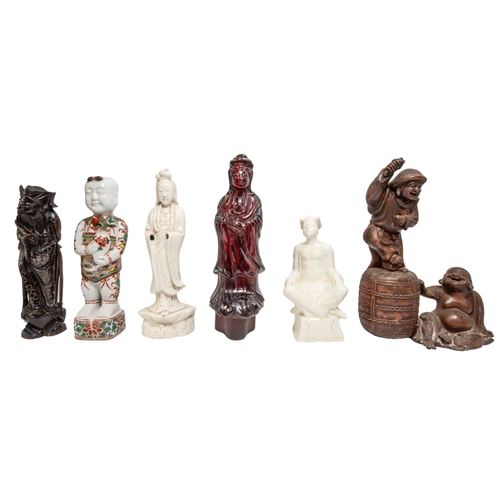 308 - A MIXED GROUP OF CHINESE AND JAPANESE FIGURES, 19TH CENTURY AND LATER, the lot includes a blanc de c... 