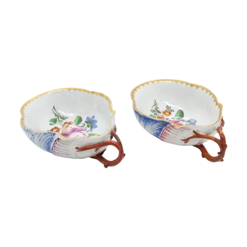 414 - A PAIR OF ITALIAN PORCELAIN SORBET CUPS, LATE 18TH CENTURY, probably Ginori, unusual conch form with... 