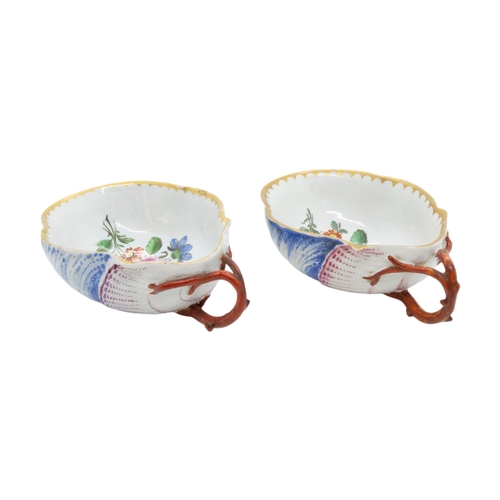 414 - A PAIR OF ITALIAN PORCELAIN SORBET CUPS, LATE 18TH CENTURY, probably Ginori, unusual conch form with... 