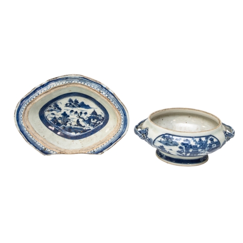 196 - A VARIED COLLECTION OF CHINESE EXPORT BLUE & WHITE PORCELAIN WARE, 18TH/19TH CENTURY, the lot in... 