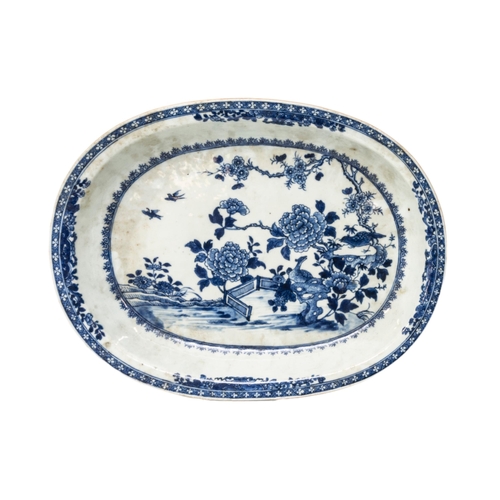 196 - A VARIED COLLECTION OF CHINESE EXPORT BLUE & WHITE PORCELAIN WARE, 18TH/19TH CENTURY, the lot in... 