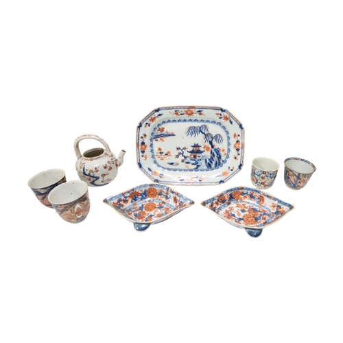 201 - A LARGE AND VARIED COLLECTION OF CHINESE AND JAPANESE IMARI PATTERN PORCELAIN, all pieces painted in... 