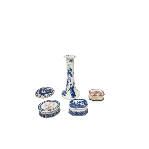 200 - A SMALL COLLECTION OF CHINESE PORCELAIN WARES, MAINLY 19TH CENTURY, the lot includes three Chinese e... 