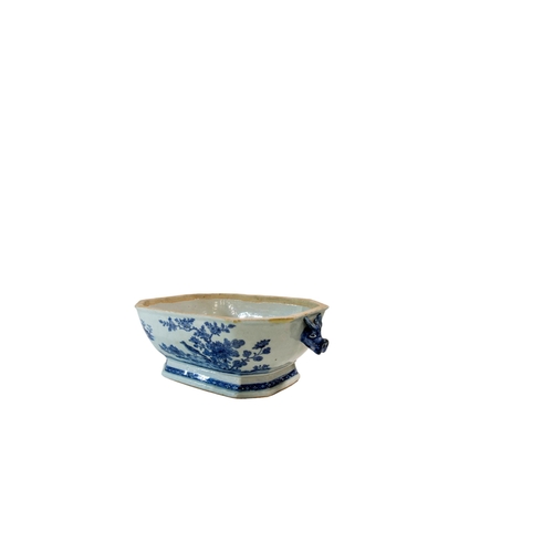 204 - A MIXED GROUP OF CHINESE BLUE AND WHITE CERAMICS, PREDOMINANTLY 19TH CENTURY, the lot includes four ... 