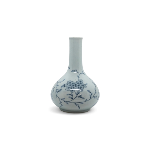 188 - A GROUP OF FIVE JAPANESE PORCELAIN VASES19TH / 20TH CENTURYlargest, 46cm high, smallest, 24cm high; ... 